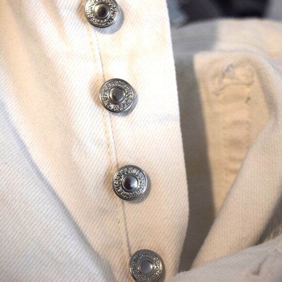 White Levi's 501's w/a‎ button fly 29x30 - Picture 5 of 13